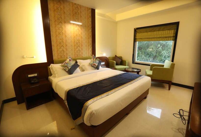 فندق The Pinnacle Inn Sarnath