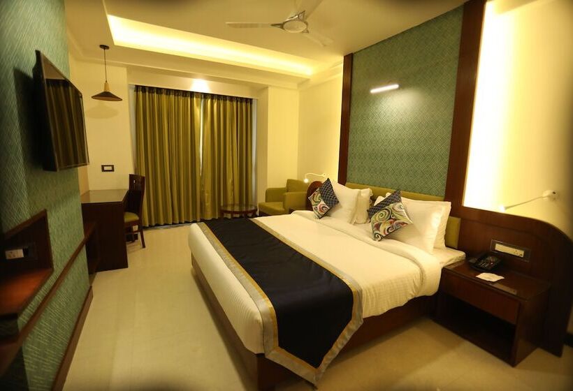 فندق The Pinnacle Inn Sarnath