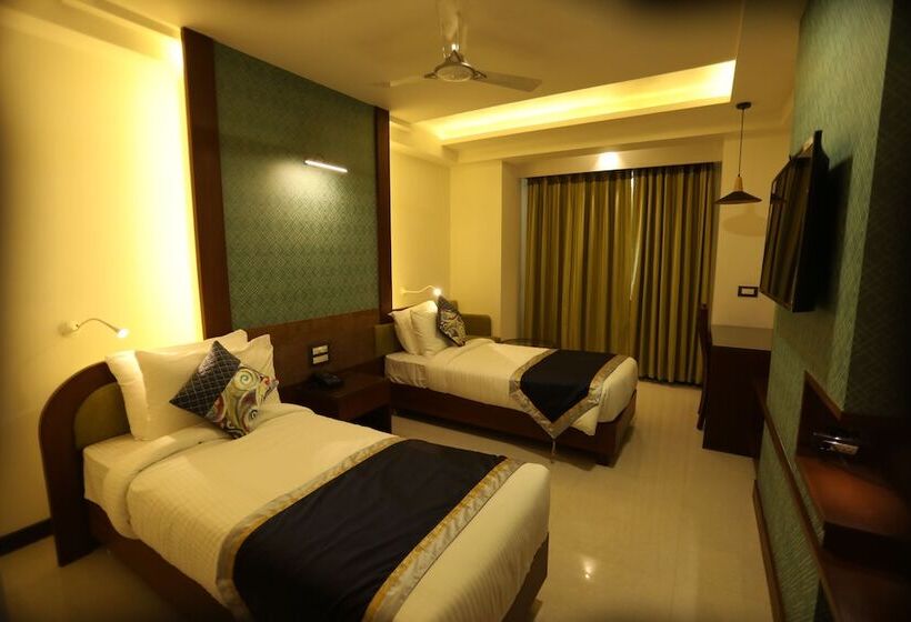 فندق The Pinnacle Inn Sarnath