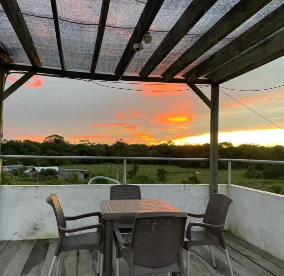 בית מלון כפרי Zugi Inn