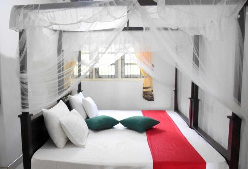 פנסיון Royal Views Residence