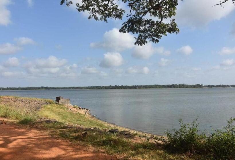 פנסיון Royal Views Residence