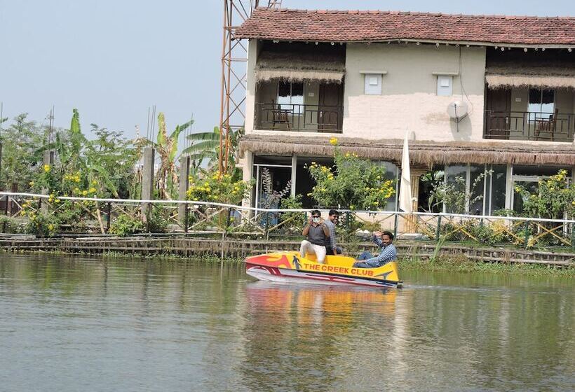 אתר נופש The Creek Club