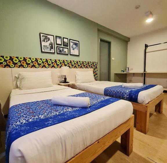 فندق صغير Treeline Urban Inn