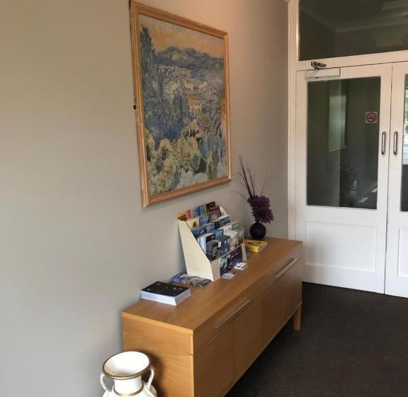 Отель Michelangelos   Rooms, Restaurant & Bar