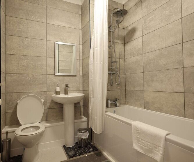 Отель Michelangelos   Rooms, Restaurant & Bar