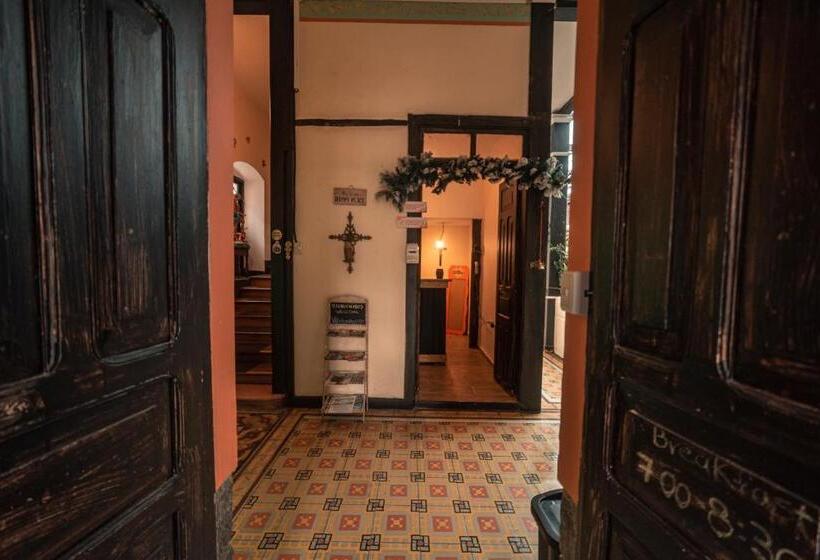 تختخواب و صبحانه Villa Bonita Hostel