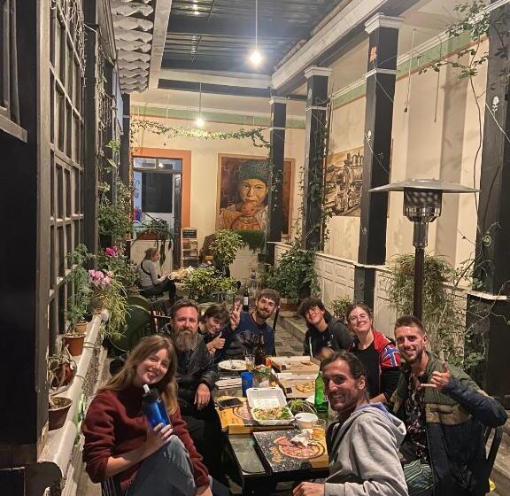 تختخواب و صبحانه Villa Bonita Hostel