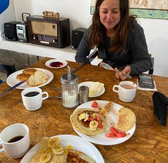 تختخواب و صبحانه Villa Bonita Hostel