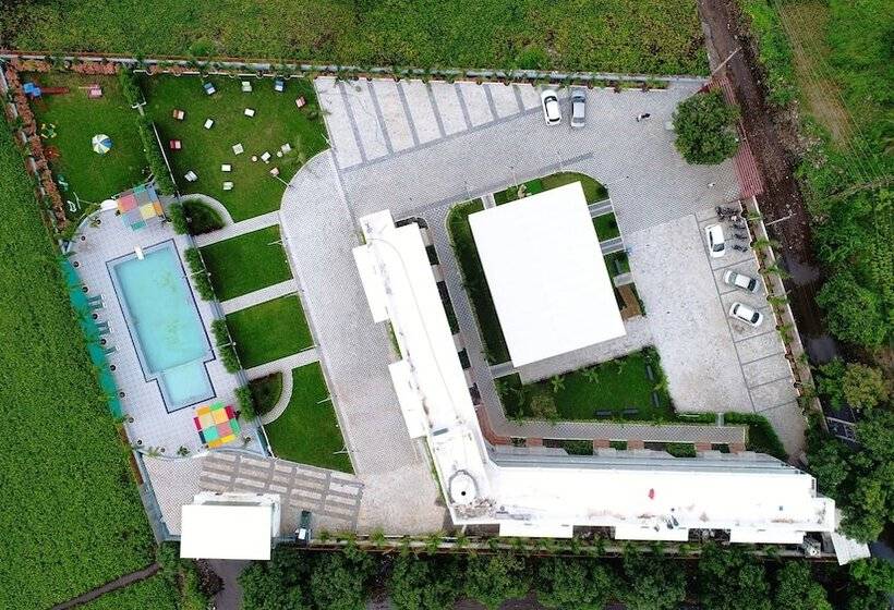 Carina Retreat Resort