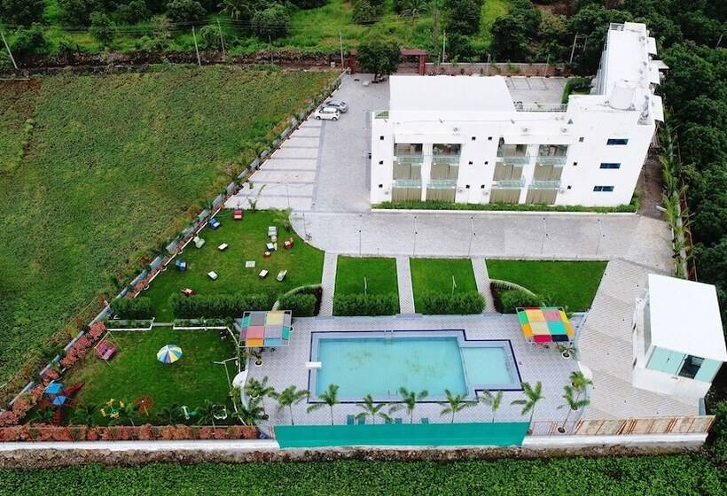 Carina Retreat Resort