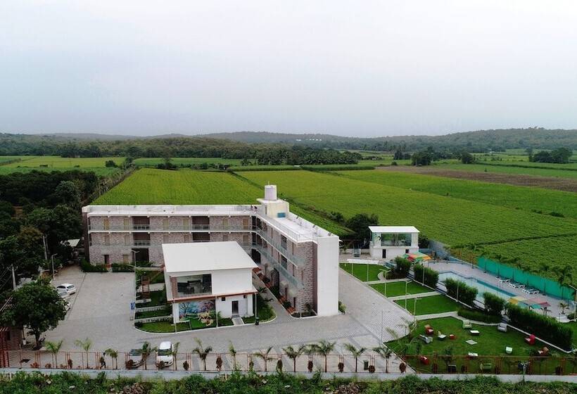 Carina Retreat Resort