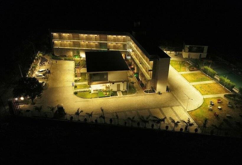 Carina Retreat Resort