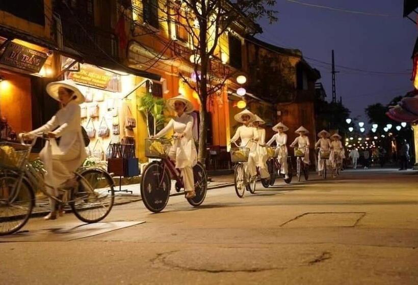 هتل Cherry Garden Homestay