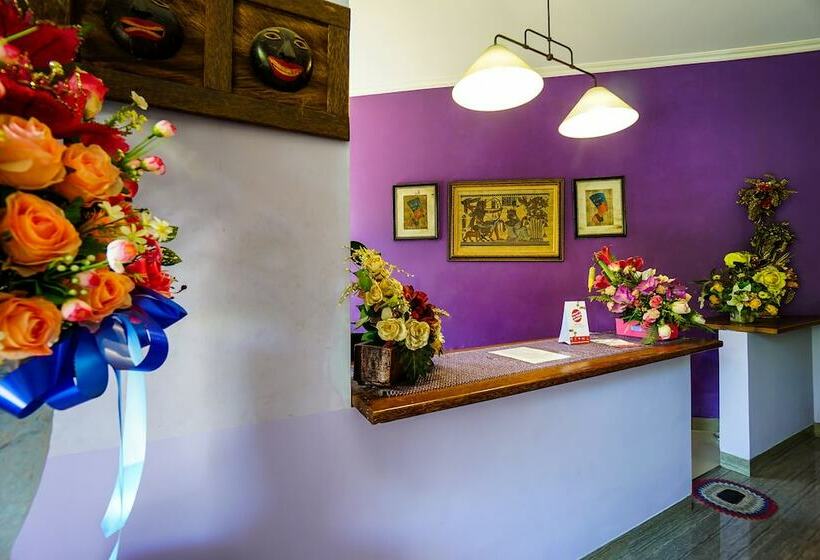 בית מלון כפרי Oyo 1573 Mahera Residence