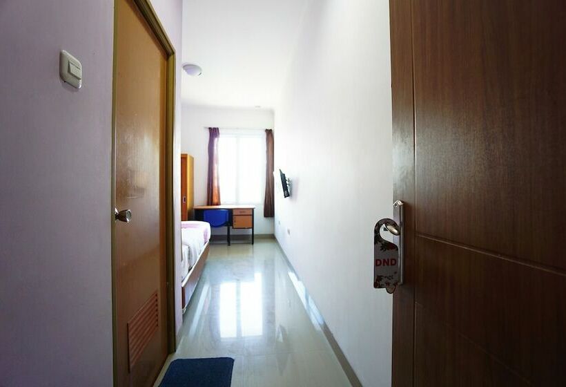 בית מלון כפרי Oyo 1573 Mahera Residence