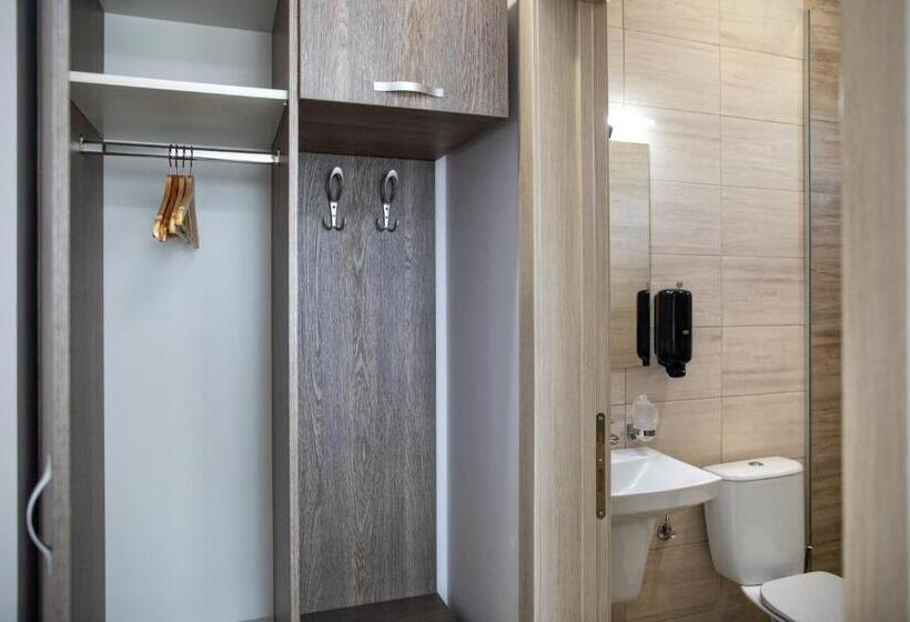 پانسیون Airport House