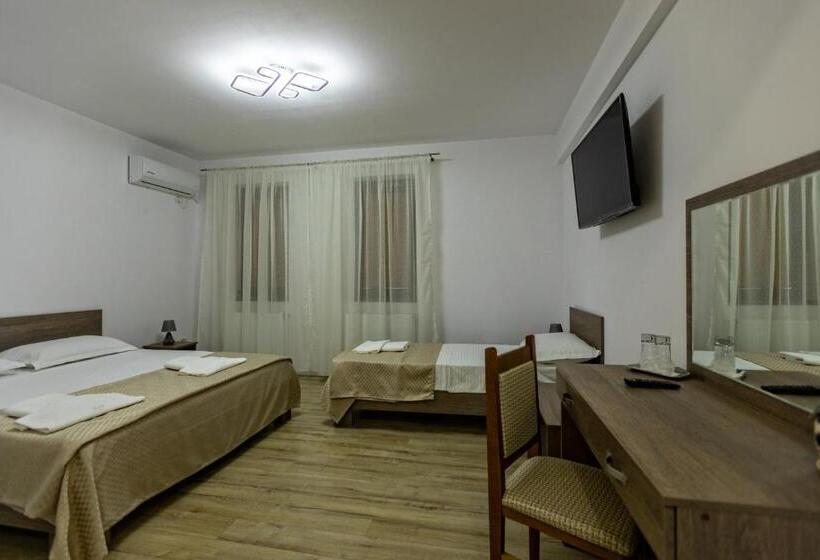 پانسیون Airport House