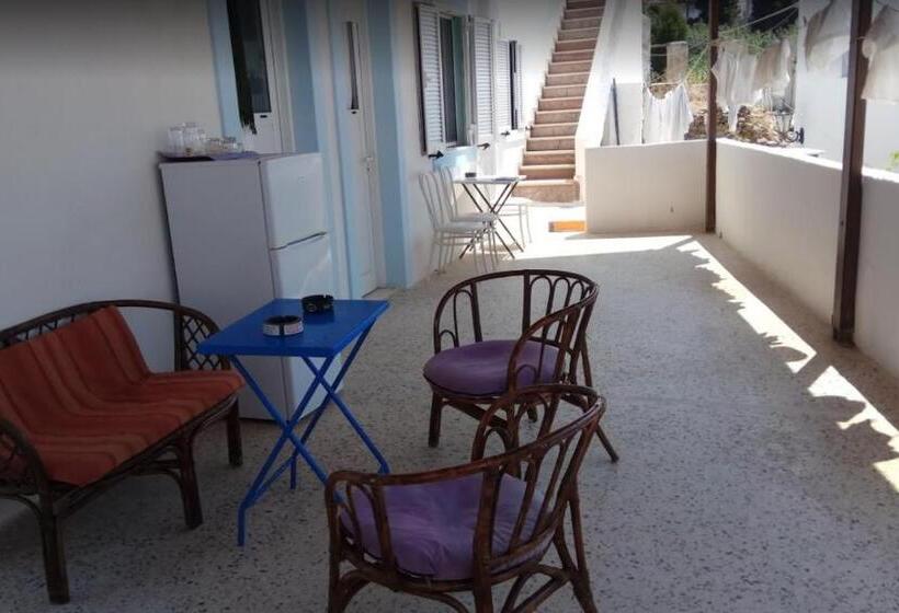 پانسیون Grandma Vasiliki Rooms To Let