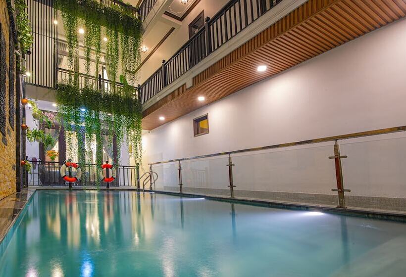 تختخواب و صبحانه Serenity Villa Hoi An