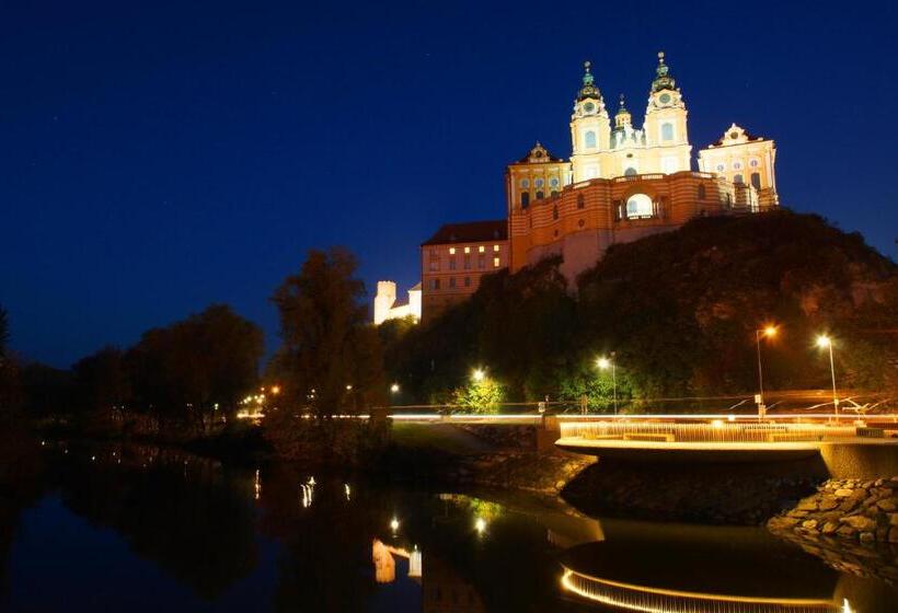 Golden Star Premium Apartments