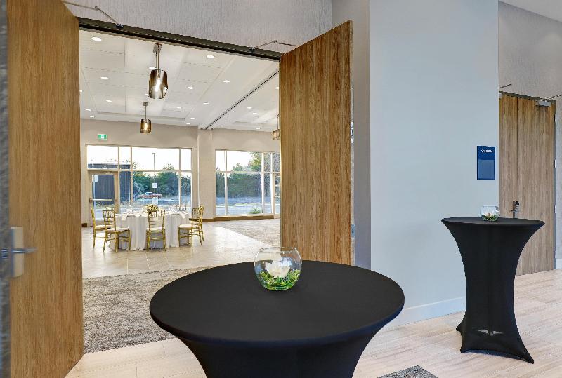 호텔 Candlewood Suites Kingston West, An Ihg