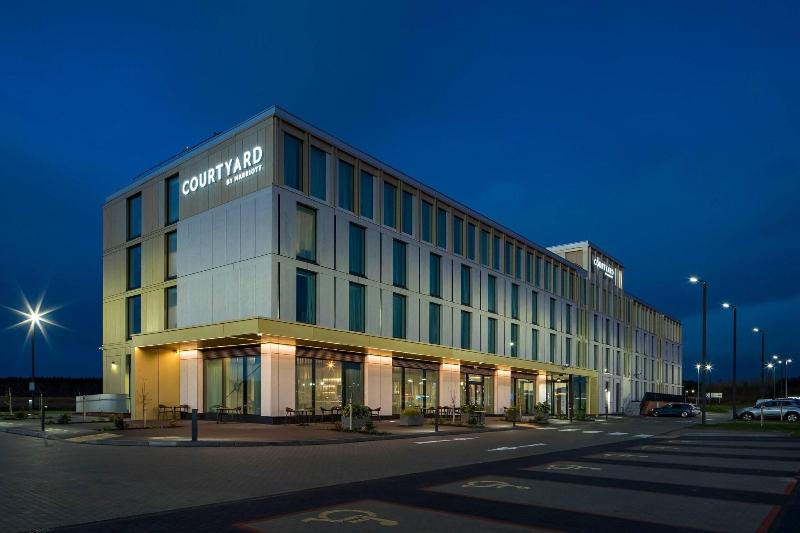 Отель Courtyard By Marriott Inverness Airport