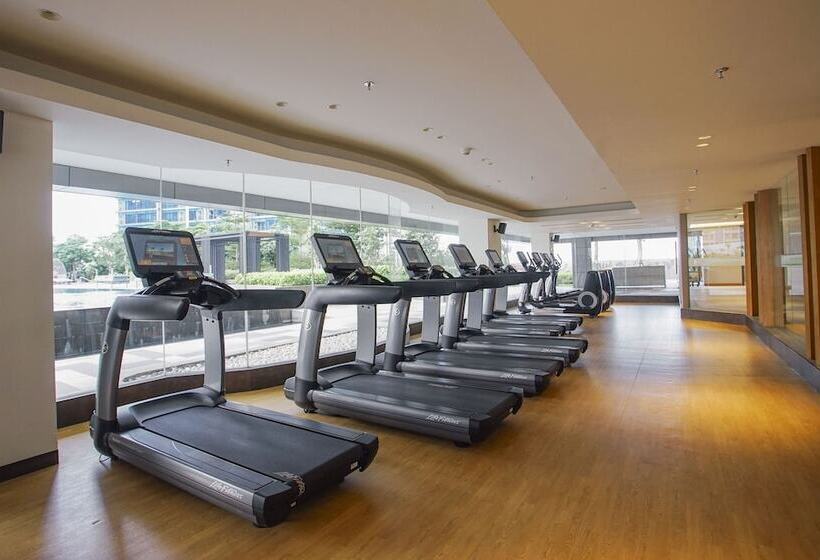 هتل Four Points By Sheraton Surabaya, Pakuwon Indah