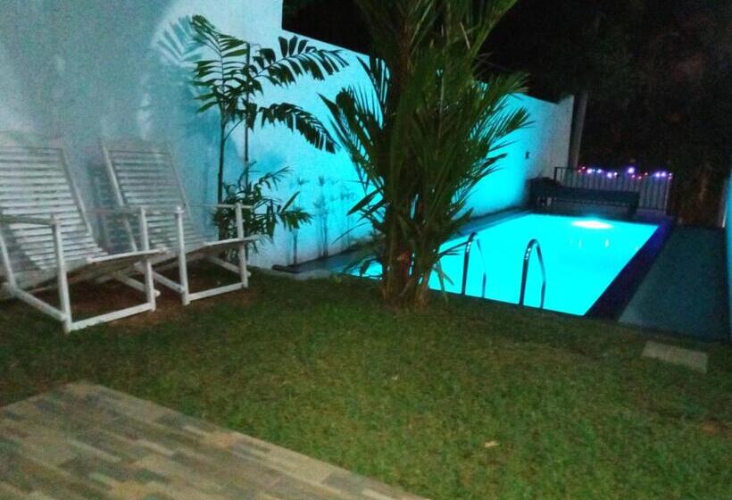 בית מלון כפרי Hidden Villa