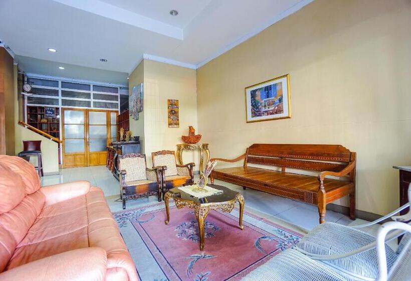 Отель Reddoorz Brand Man12045 Reddoorz Near Megamall Manado