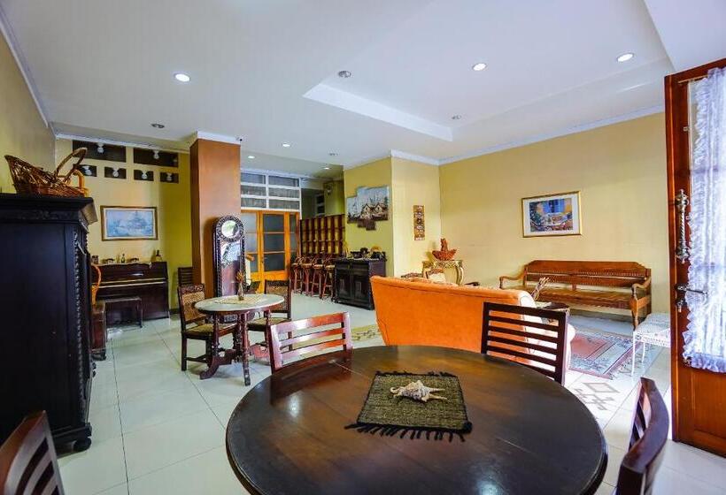 Отель Reddoorz Brand Man12045 Reddoorz Near Megamall Manado