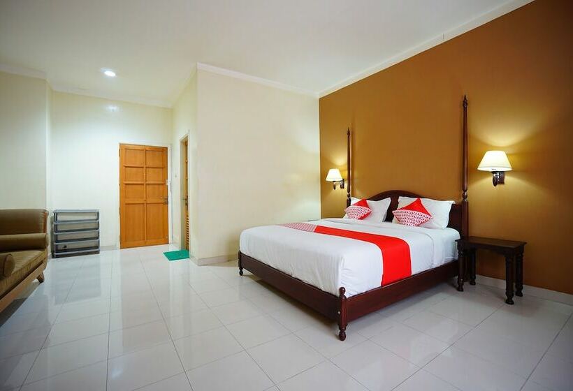 Отель Reddoorz Brand Man12045 Reddoorz Near Megamall Manado