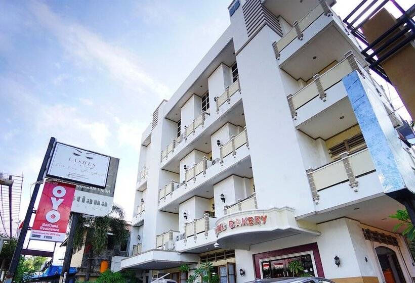 Отель Reddoorz Brand Man12045 Reddoorz Near Megamall Manado