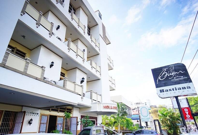 Отель Reddoorz Brand Man12045 Reddoorz Near Megamall Manado