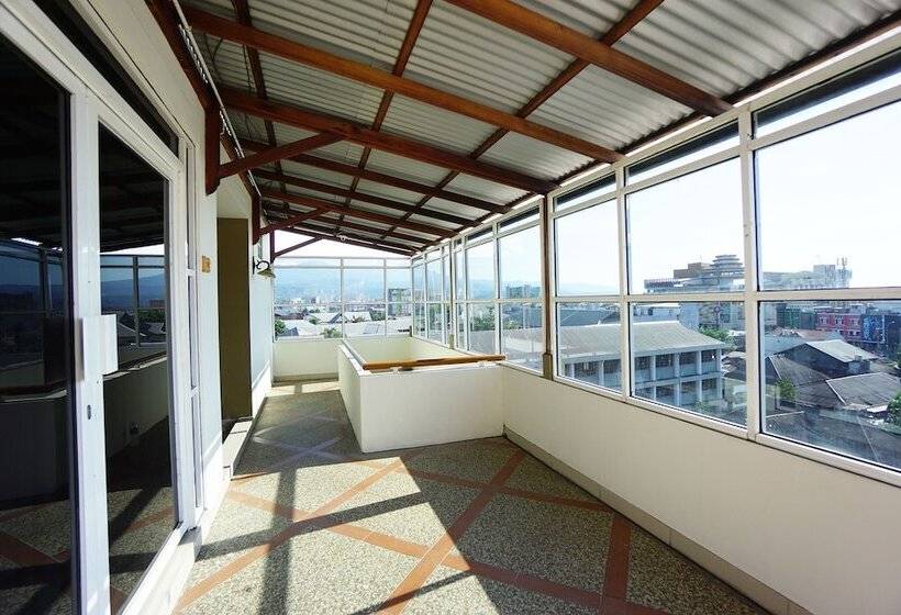 Отель Reddoorz Brand Man12045 Reddoorz Near Megamall Manado