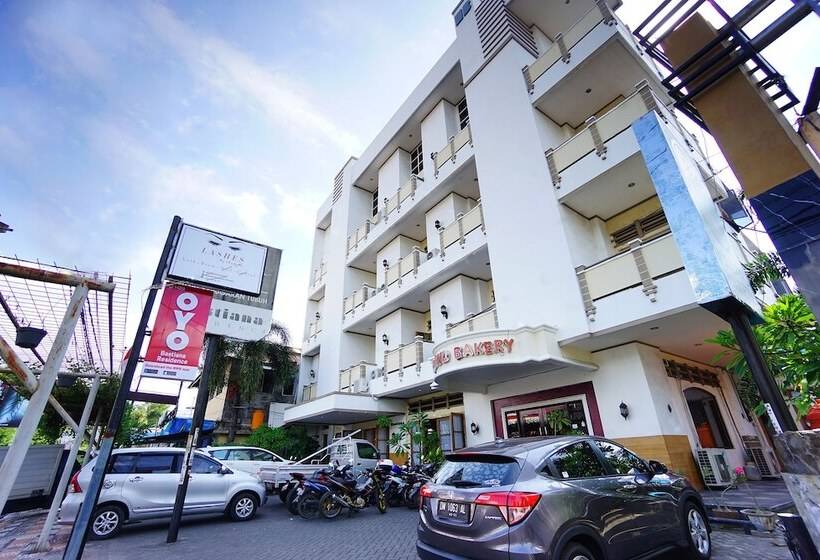 Отель Reddoorz Brand Man12045 Reddoorz Near Megamall Manado