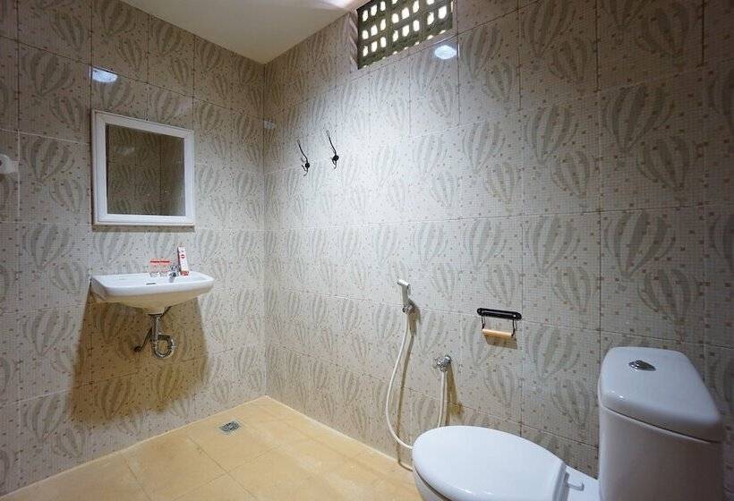 Отель Reddoorz Brand Man12045 Reddoorz Near Megamall Manado