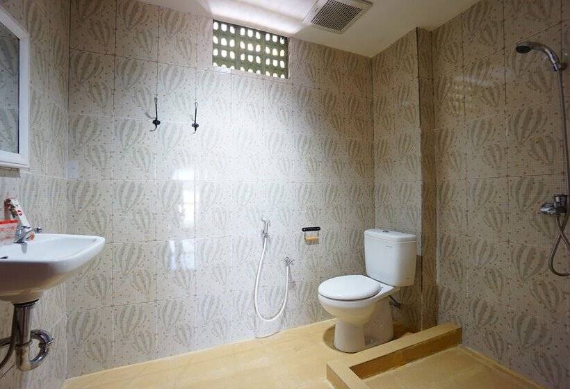 Отель Reddoorz Brand Man12045 Reddoorz Near Megamall Manado