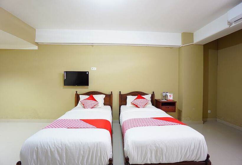 Отель Reddoorz Brand Man12045 Reddoorz Near Megamall Manado