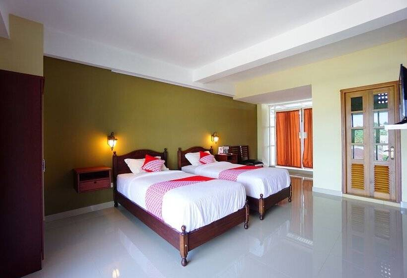 Отель Reddoorz Brand Man12045 Reddoorz Near Megamall Manado