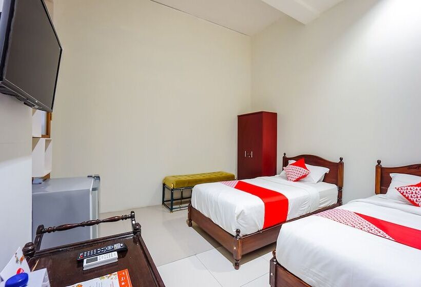 Отель Reddoorz Brand Man12045 Reddoorz Near Megamall Manado