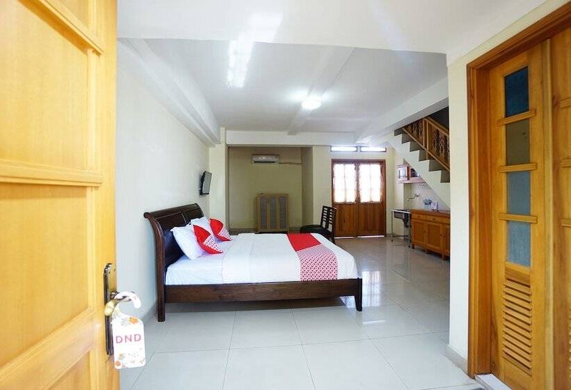 Отель Reddoorz Brand Man12045 Reddoorz Near Megamall Manado