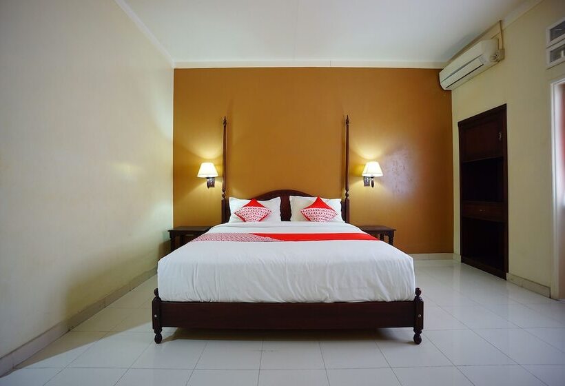 Отель Reddoorz Brand Man12045 Reddoorz Near Megamall Manado