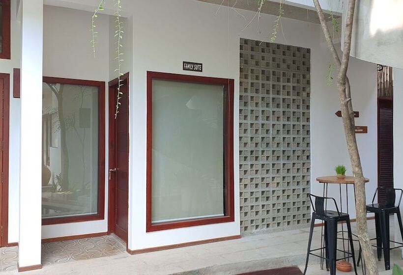 Sarina Hotel & Villa