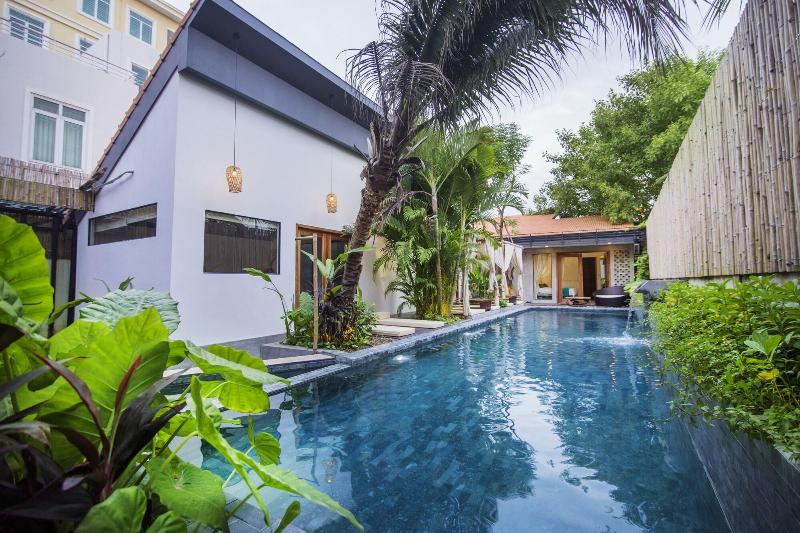 Sarina Hotel & Villa