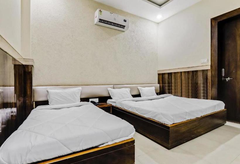 هتل Spot On 49970 Mahadev Guest House