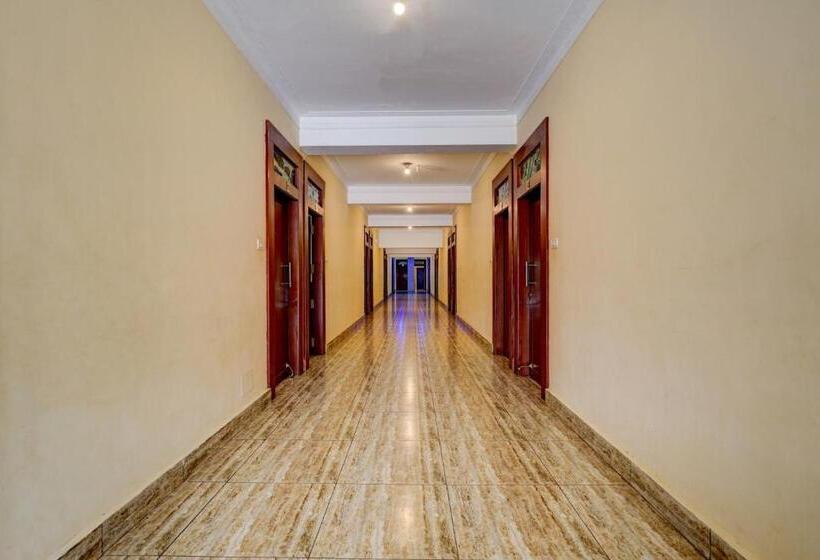 酒店 Spot On 700758 Kvc Holiday Inn