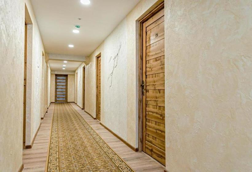 پانسیون Everena Guest House