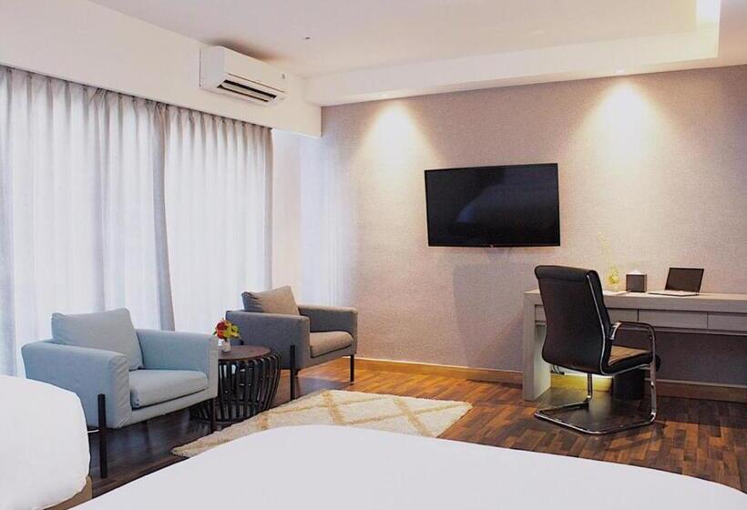 בית מלון כפרי Suni Sentani   Managed By East Season