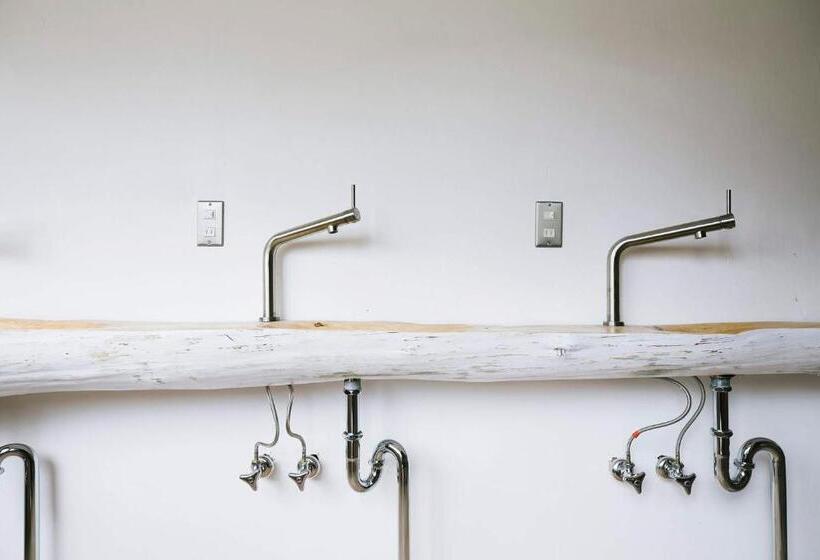 Atelier & Hostel Nagaisa Ura